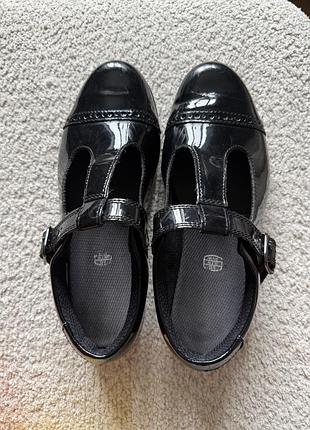 Туфлі для дівчинки clarks мері джейн чорні лаковані