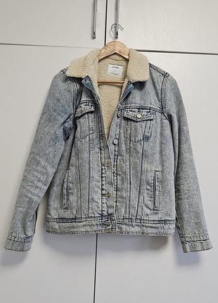 Жіноча джинсова куртка bershka з овчинкою
