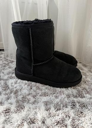 Уггі жіночі ugg classic short чорні 2