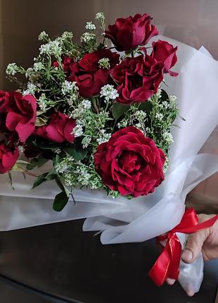 Букеты из роз свежие с кустов .