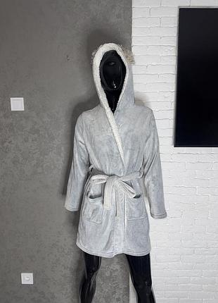 Плюшевий халат з утепленим капюшоном new look