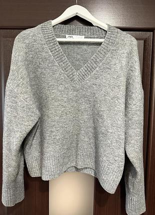 Светр жіночий zara сірий короткий з v-подібним вирізом