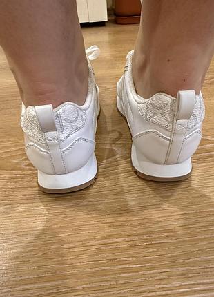 Продам жіночі кросівки calvin klein 5