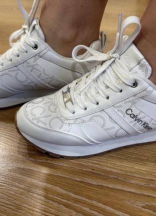 Продам жіночі кросівки calvin klein 4
