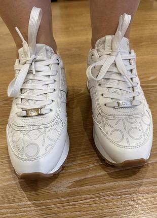 Продам жіночі кросівки calvin klein 2