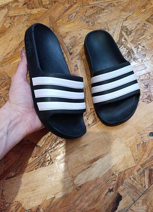 Оригинальные шлепанцы adidas