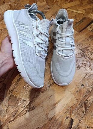 Оригінальні кросівки adidas nario move у сіро-білому кольорі (код моделі: gz9046).