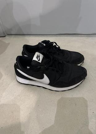 Кросівки жіночі nike чорні