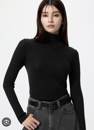Водолазка в рубчик из мериносовой шерсти uniqlo
