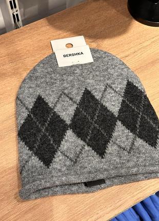 Шапка bershka