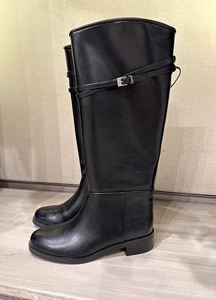 Чоботи stradivarius