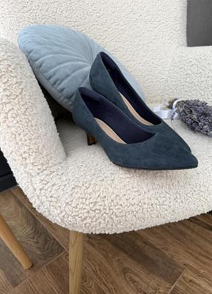 Нові замшеві туфлі човники clarks, 36-36,5р