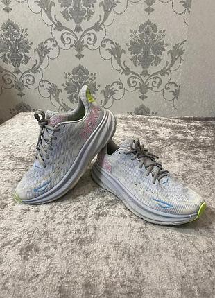 Кросівки hoka