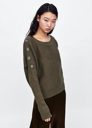 Новий джемпер хакі з декоративними ґудзиками zara
