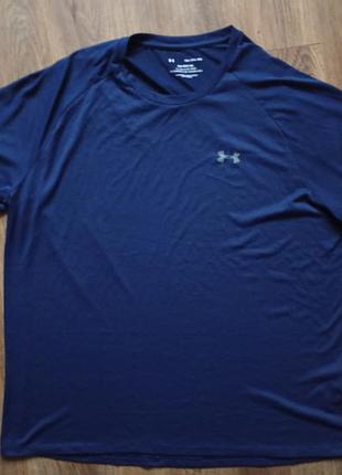 Брендовая футболка under armour.