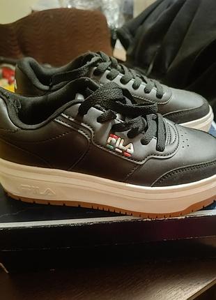 Кросівки fila чорні 37 розмір