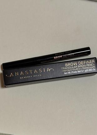 Anastasia beverly hills brow definer triangular brow pencil олівець для брів міні розмір, відтінок soft brown