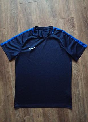 Брендова футболка nike.