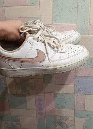 Кросівки жіночі nike білі з рожевим
