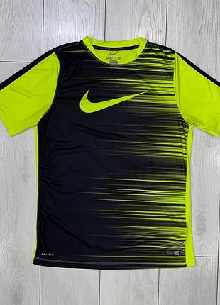 Чоловіча спортивна футболка nike dri-fit size м-l стан ідеал