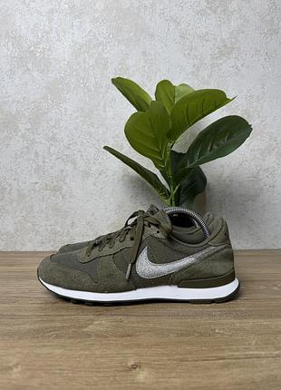 Жіночі замшеві кросівки nike md runner розмір 41