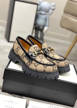 Пара красивых туфель gucci 6