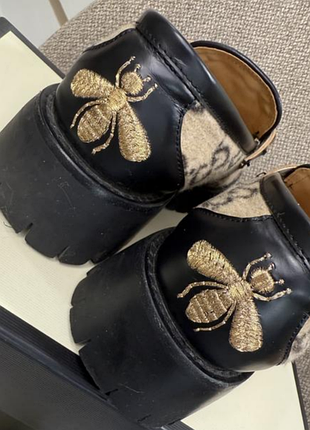 Пара красивых туфель gucci 5
