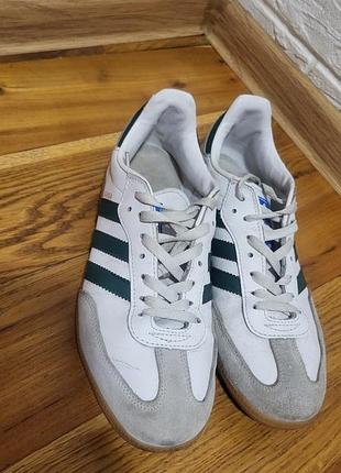 Кросівки чоловічі adidas білі з зеленими смужками