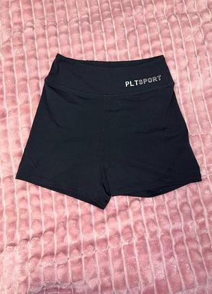 Стильні чорні шорти від prettylittlething