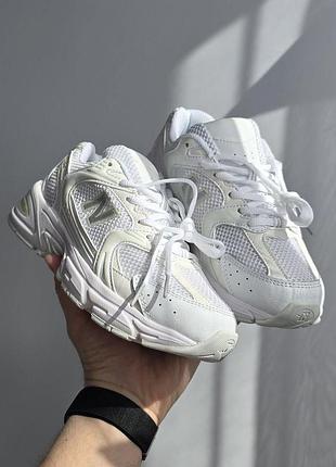 Люксові комфортні жіночі кросівки new balance 530 white трендові якісні незвичайні