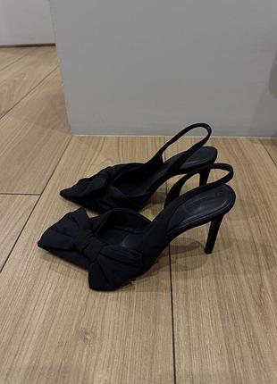 Жіночі туфлі stradivarius чорні 2