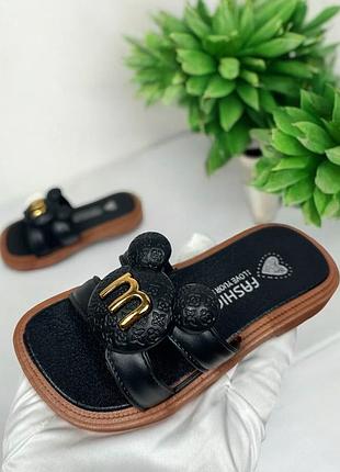 Шльопанці міккі
