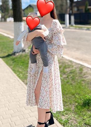 Жіноча довга сукня біла в квітковий принт