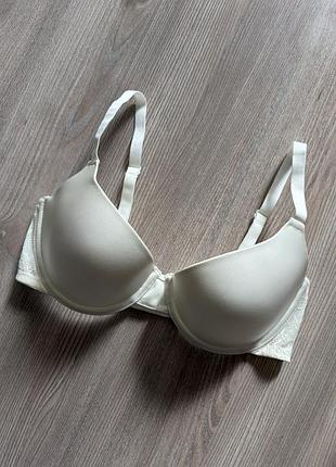 Гладенький молочний бюстгальтер з мереживом primark
