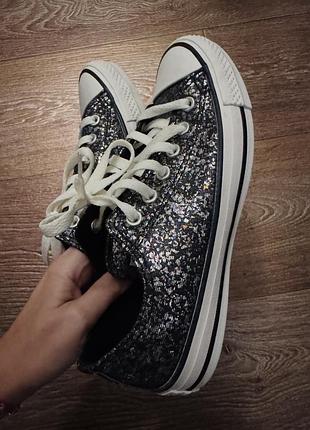 Кеди converse сріблясті, ефектні.
