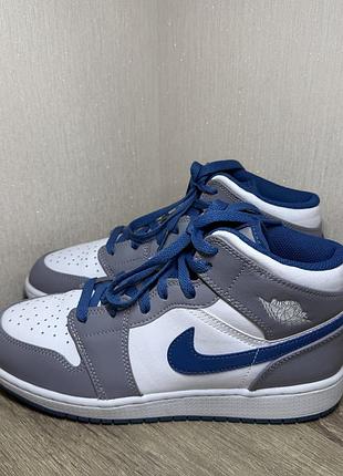 Кроссовки nike air jordan 1 mid true blue grey cement gs
