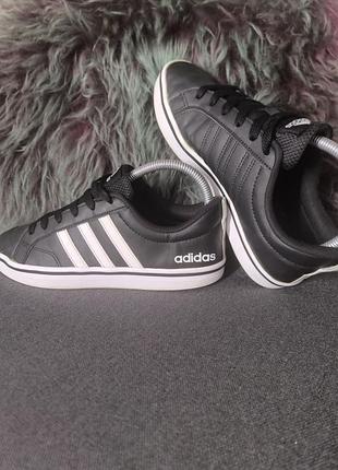 Черные низкие кроссовки адедас adidas из экокожи размер 38,5
