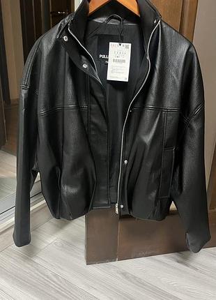 Куртка жіноча pull&bear бомбер з екошкіри чорна s-m