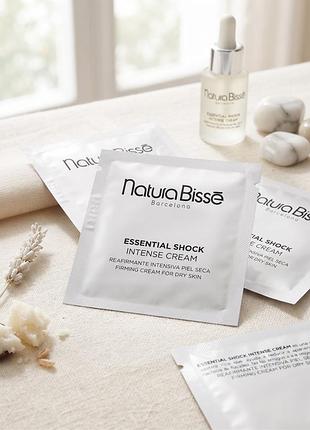 Natura bissé essential sshock intense cream - интенсивный укрепляющий крем для сухой кожи (саше) 2ml
бренд: natura bissé (барселона, испания)