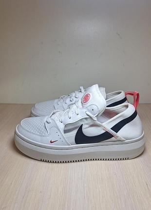 Кросівки nike.