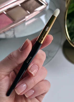 Пензель-бочечок для розтушовки тіней з натурального ворсу кози tenze travel eye shadow blending brush