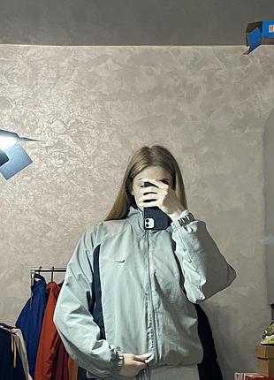 Вінтажна світло-сіра вітровка nike