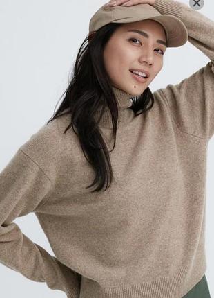 Женский базовый шерстяной гольф-свитер uniqlo (оригинал) бежевого цвета размер l/48
