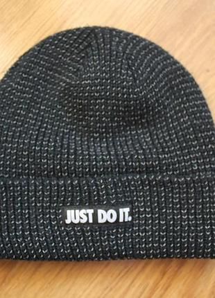 Рефлективна шапка унісекс біні nike beanie оригінал (на підлітка або дорослого, р. 52-56 см)