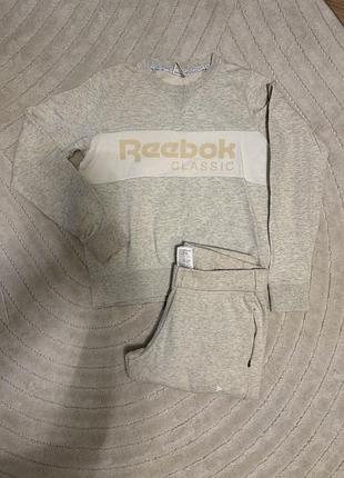 Жіночий спортивний костюм reebok classic сірий