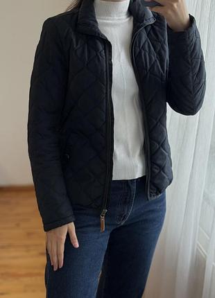 Темно синя стьогана куртка від h&m