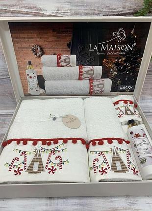 Новогодний подарочный набор la maison home махровые полотенца 3 штуки и парфюм для дома 200 мл