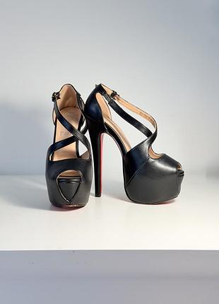 Босоніжки жіночі christian louboutin exagona 16см чорні
