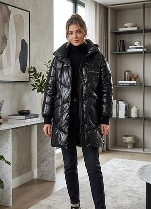 Жіночий пуховик prada чорний