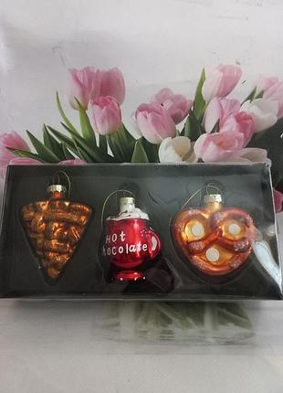 Новогодние игрушки
